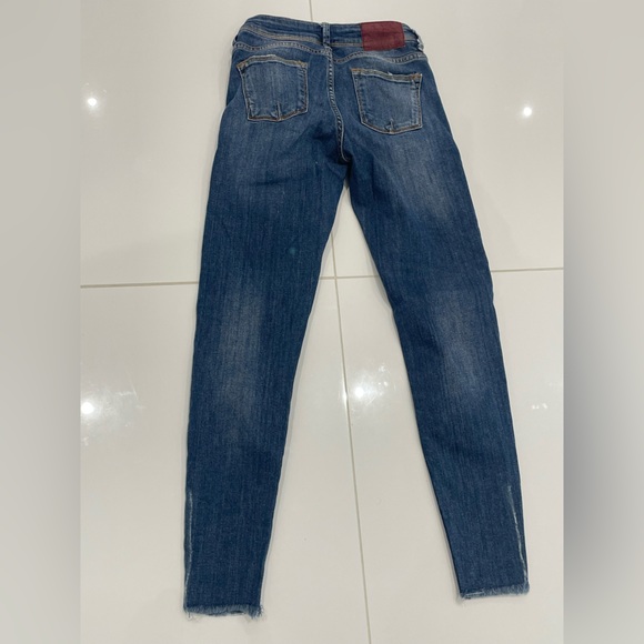 Women’s size 2 Zara jeanss - Picture 2 of 3